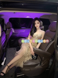 霏霏  168cm.C+.46.26歲  ➡️職業：現役空姐